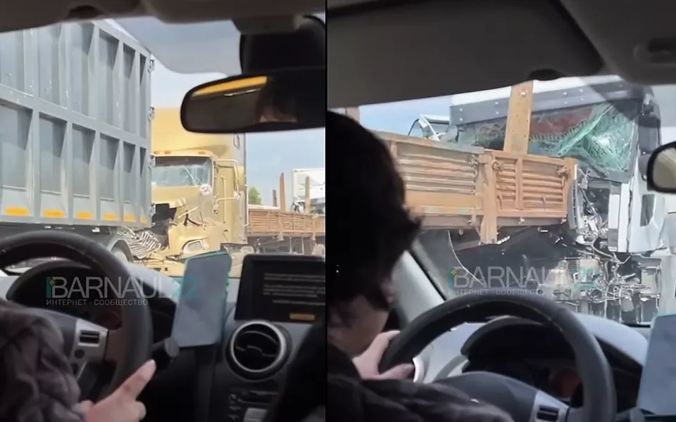 В Алтайском крае на трассе паровозиком столкнулись несколько грузовиков