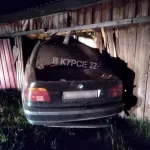 В алтайском районе пьяный водитель пробил дыру в заборе