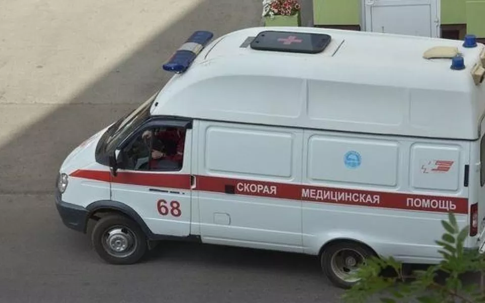 В Барнауле родственники пациентки напали на бригаду скорой помощи