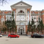 В центре Барнаула за 25,8 млн рублей продают стильную квартиру с черной кухней