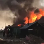 Появилось видео смертельного пожара в Новоалтайске, в котором погибло двое детей