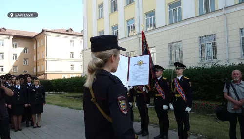 Молодые сотрудники алтайского МВД приняли присягу в День российской полиции