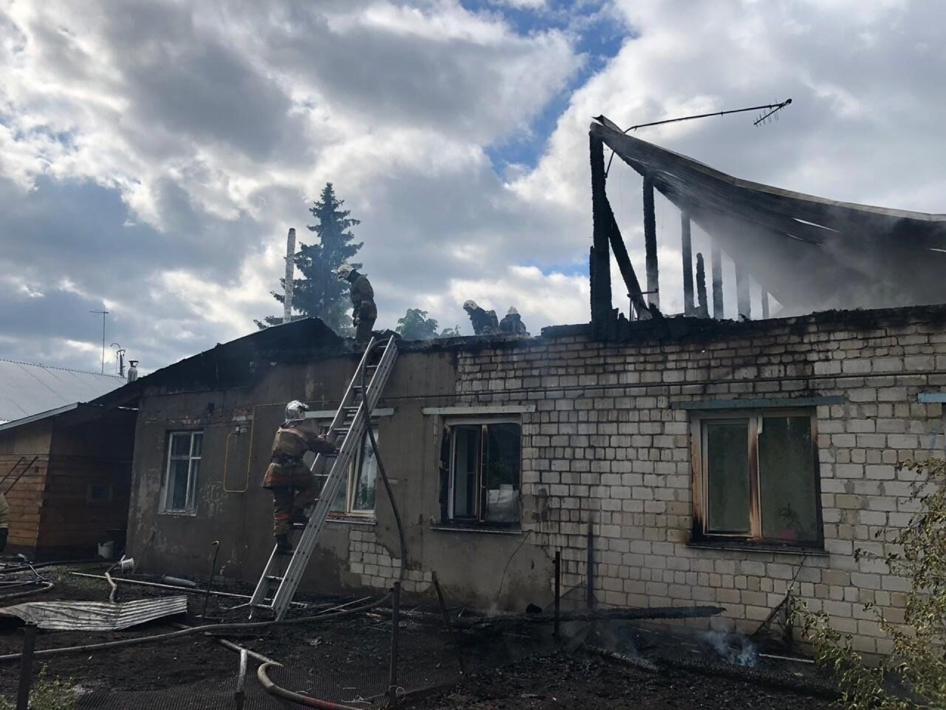 Пожар в двухквартирном жилом доме потушили в Барнауле - Толк 16.05.2020