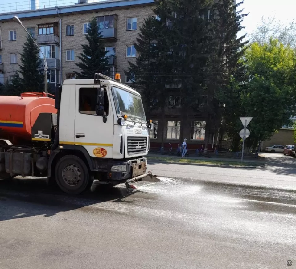 Когда в Барнауле дорожники будут поливать и мыть проезжие части - Толк  07.06.2023