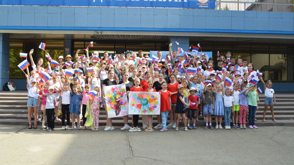 Детский лагерь в ДК города Барнаула