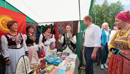 Томенко встретил День России на фестивале культур в Бирюзовой Катуни. Фото