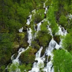 Бурные водопады: как сейчас выглядят притоки Телецкого озера на Алтае