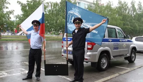 Алтайские полицейские провели автопробег в честь юбилея службы участковых. Фото