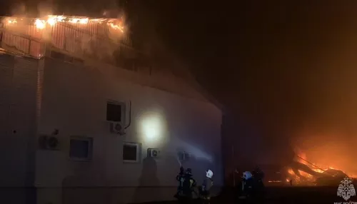 В Курской области потушили пожар на складе пуха на площади 2 тысячи кв. м