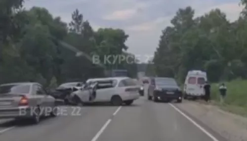 Под Барнаулом произошла массовая авария с двумя пострадавшими