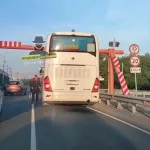 На старом мосту в Барнауле автобус из Кузбасса врезался в ограничитель