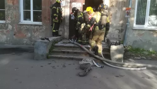 В Барнауле утром произошел крупный пожар в четырехэтажке на Калинина