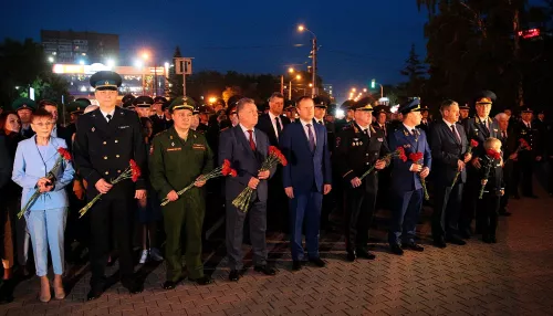 В Барнауле зажгли сотни свечей в память о героях Великой Отечественной войны