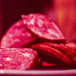В Алтайском крае из магазинов изымают колбасу с вирусом свиной чумы