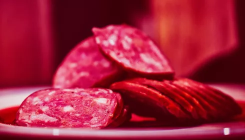 Алтайский производитель мясных изделий не смог оспорить решение о приостановке работы