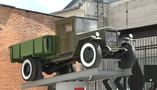 В Барнауле в День памяти и скорби открыли памятник легендарному ЗиС