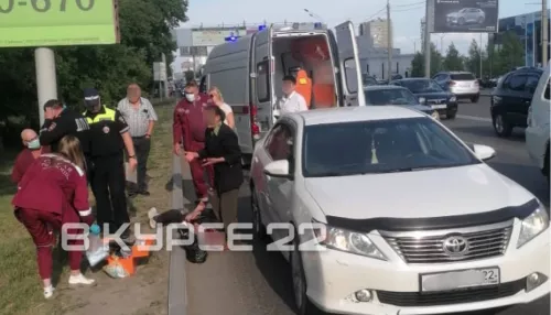 В Барнауле недалеко от ТРЦ Европа автомобиль сбил пешехода