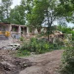 В Барнауле сносят еще один аварийный дом на Советской Армии