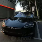 В Барнауле продают электромобиль Tesla Model S за 6,4 млн рублей