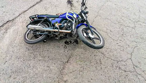 В Барнауле двое подростков разбились на мотоцикле из-за неудачного маневра