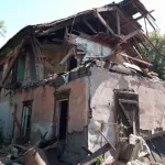 В Барнауле сносят еще один аварийный дом на улице Ярных