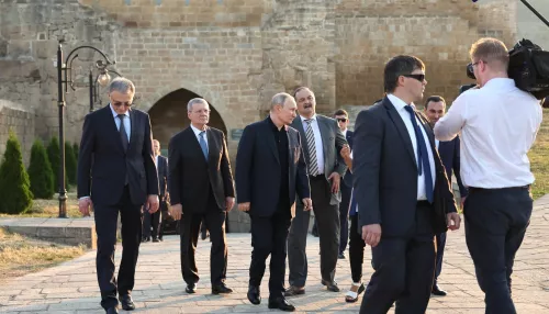 Путин посетил Дагестан и прогулялся по Дербенту с его главой