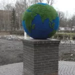 В Рубцовске сожгли арт-объект Земля в городском парке