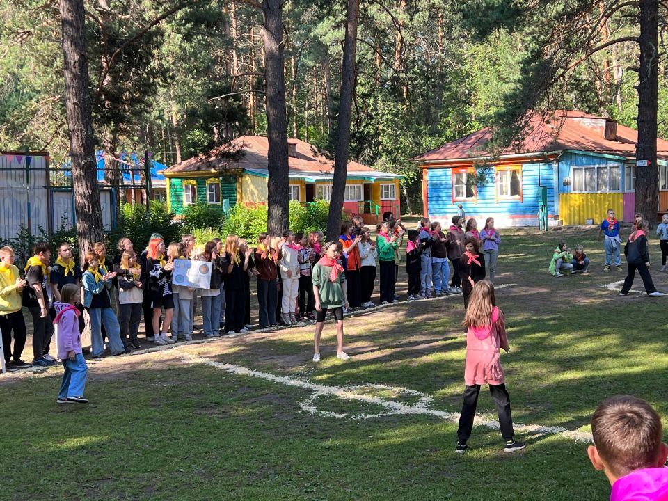 Галина Буевич посетила детский лагерь "Медвежонок"