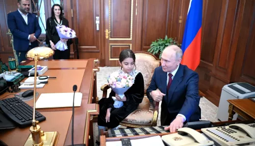 Путин встретился с девочкой, которая не смогла пообщаться с ним в Дербенте