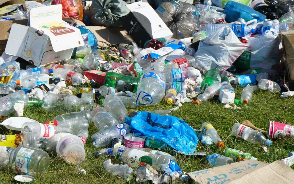 Кругосветные путешественники из Сибири раскритиковали Мальдивы за кучи мусора