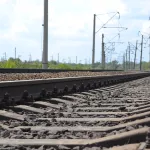 В Алтайском крае пьяный мужчина попал под поезд на перегоне и выжил