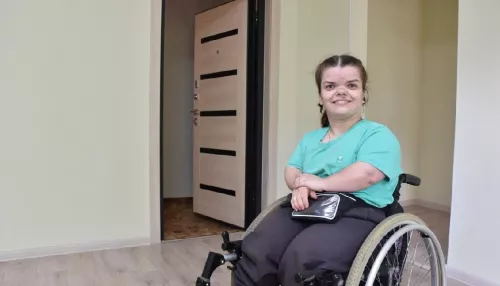 В Барнауле сирота-колясочница добилась квартиры на первом этаже