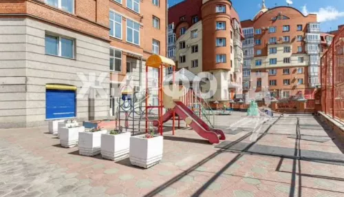 В Барнауле продают двухуровневую квартиру с камином за 20 млн рублей