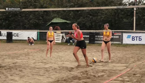 Соревнования по пляжному волейболу среди женщин прошли в Барнауле