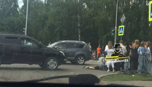 В Барнауле Lexus сбил 16-летнего велосипедиста на перекрестке