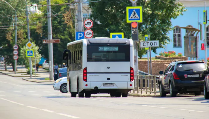 Барнаульские перевозчики рассказали главе города о сложностях с заправкой на АЗС