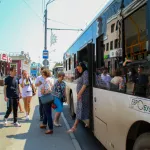 Очевидцы: пассажирка на ходу выпала из автобуса в Барнауле