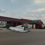Крыша повисла на проводах: в Камне-на-Оби прошел разрушительный ураган