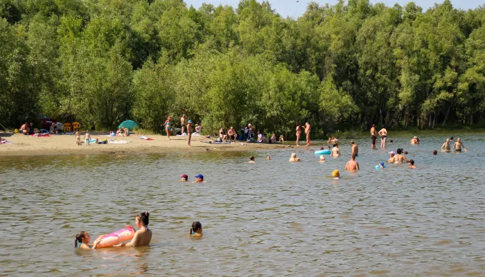 Все 14 мест для пляжного отдыха начали работать в Барнауле: где можно искупаться