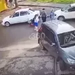 В алтайском городе водитель сбила трех человек, выезжая с парковки