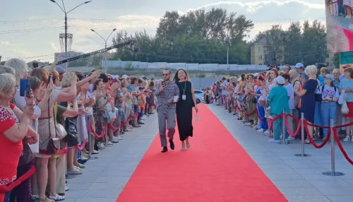 В Барнауле гости и участники Шукшинского кинофестиваля прошли по красной дорожке