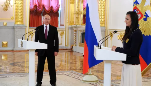 Исинбаева удалила фотографию с Путиным из своего аккаунта в соцсетях