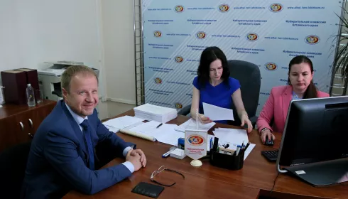 Томенко подал документы для регистрации в качестве кандидата в губернаторы края