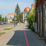 Что за красная линия и столбы появились в исторической части Барнаула. Фото