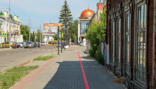 Что за красная линия и столбы появились в исторической части Барнаула. Фото