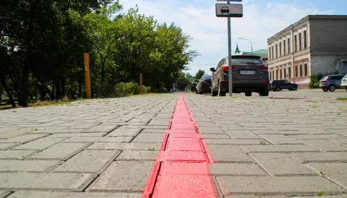 На прогулку с аудиогидом. Зачем на улицах Барнаула начертили красную линию