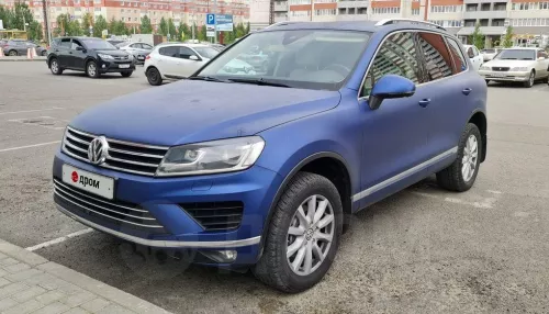 В Барнауле продают синий матовый Volkswagen Touareg за 3,4 млн рублей