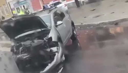 В центре Барнаула произошла авария с участием автомобиля ДПС