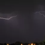 Накренившийся кран и град: фото и видео последствий непогоды в Барнауле