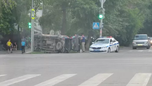 Стали известны подробности ДТП с перевертышем на Северо-Западной в Барнауле